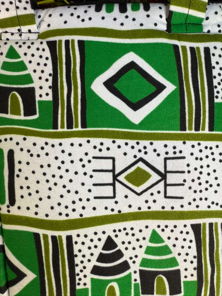 Ubunifu Kitenge Laptop Bag – 14-Inch Padded African Print Laptop Sleeve for Creative Professionals